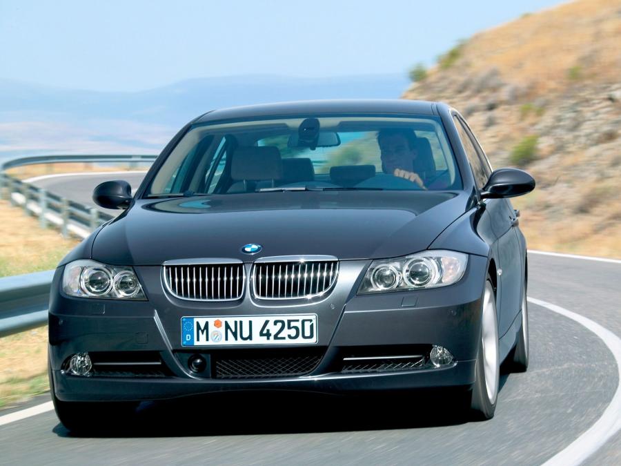  BMW 330i Sedan 2005 года  (фото 16 из 16)